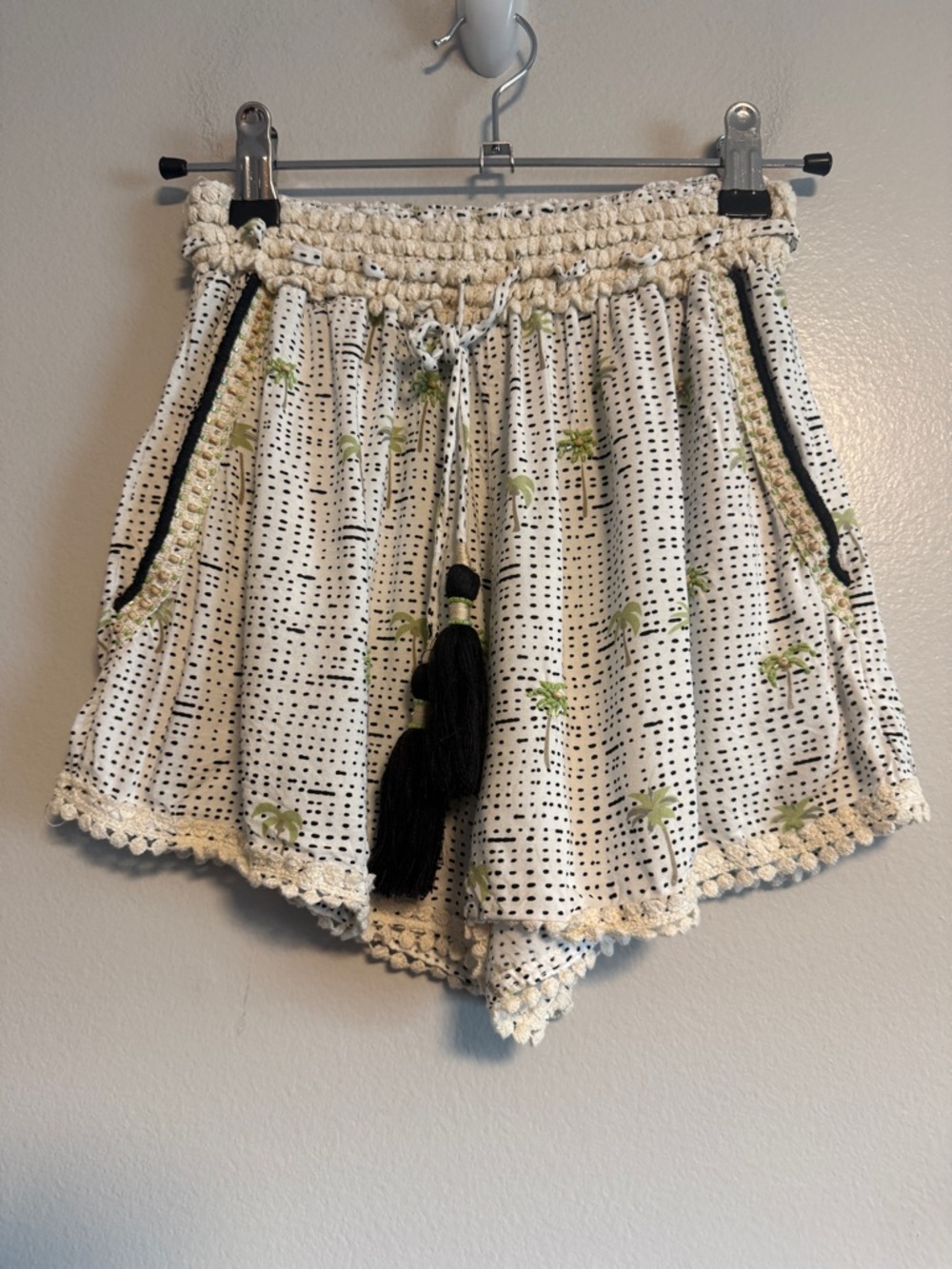 Skemo Girls Beaded Palm Tree Print Crochet Trim Shorts Black Tassels Size L